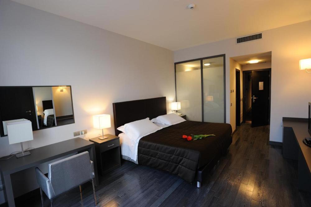 Park Hotel Sporting Терамо Экстерьер фото